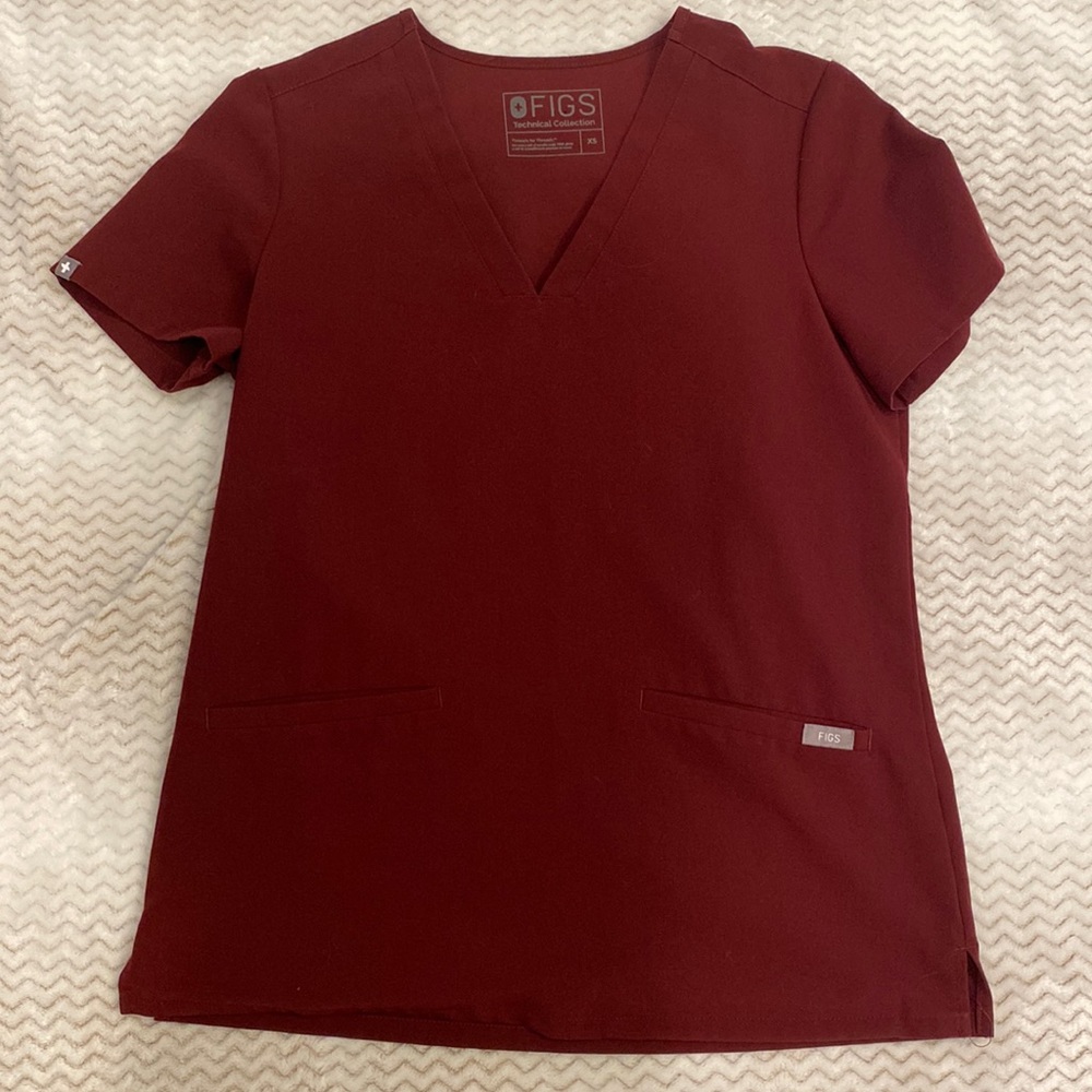 Figs extra small burgundy two pocket scrub top